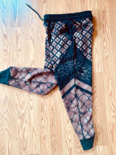 Load image into Gallery viewer, Rose Bud Joggers