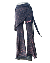 Load image into Gallery viewer, Damask &amp; Quatrefoil Skirt Pants (gray)