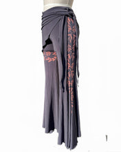 Load image into Gallery viewer, Vine Skirt Pants (gray)