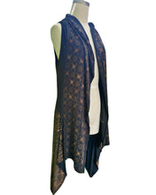 Load image into Gallery viewer, Damask Hooded Wrap