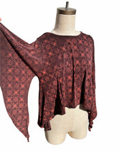 Load image into Gallery viewer, Quatrefoil Flow Sleeve Top