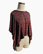 Load image into Gallery viewer, Quatrefoil Flow Sleeve Top