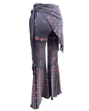 Load image into Gallery viewer, Damask &amp; Quatrefoil Skirt Pants (gray)